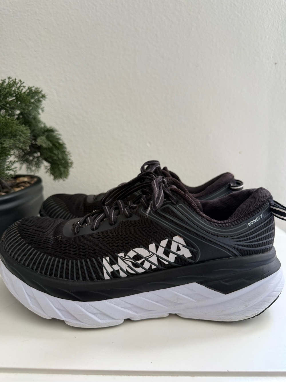 Hoka Bondi 7 women size 8 black and White Bondi 7 Women's Athletic - Picture 6 of 14